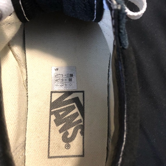 Vans - Picture 2 of 8